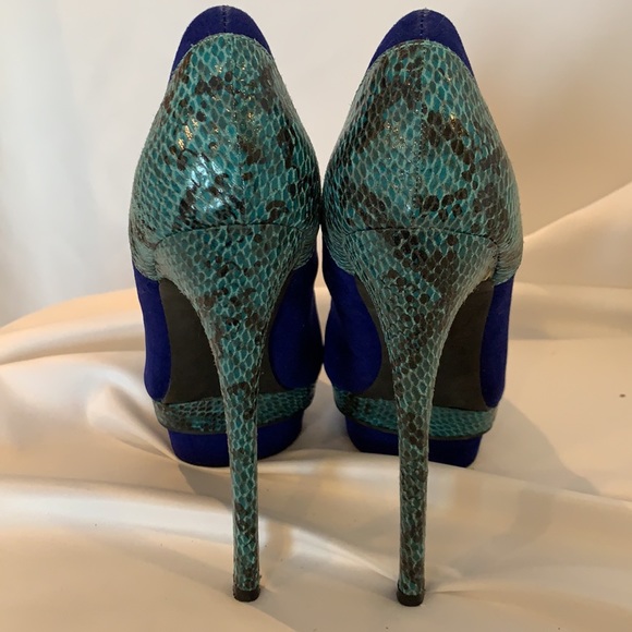 JustFab Anahi Blue Snake Print Platform Pumps - Picture 5 of 12